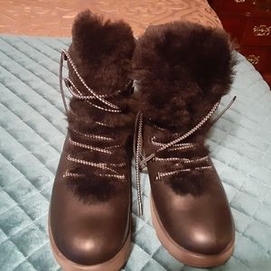 UGG WOMENS WATERPROOF VIKI LACE UP BOOTS 9.5